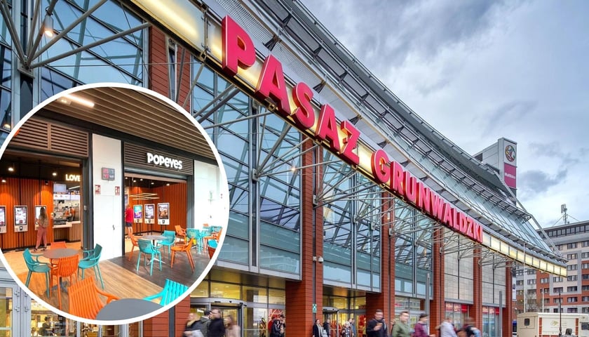 Wejście do centrum handlowego Pasaż Grunwaldzki, w kółku widać restauracje Popeyes