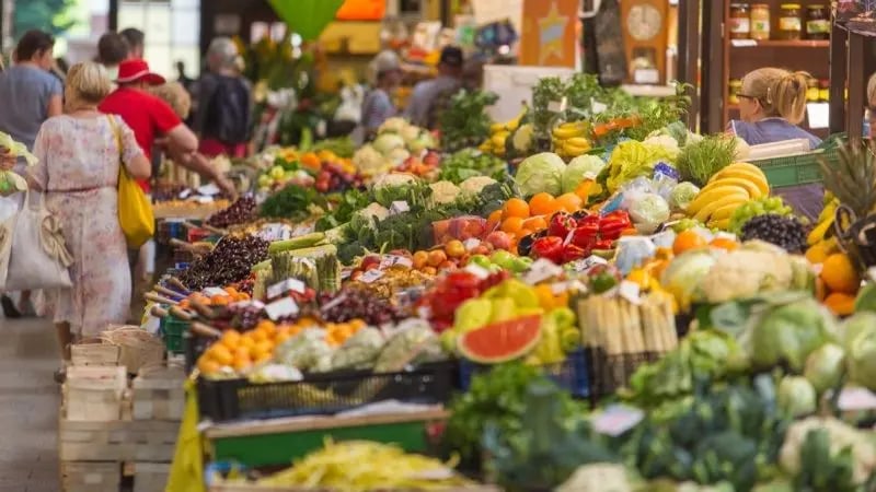 Warzywa, owoce, słodycze, pieczywo, mięso. Zakupy na wrocławskich targowiskach i halach kupieckich