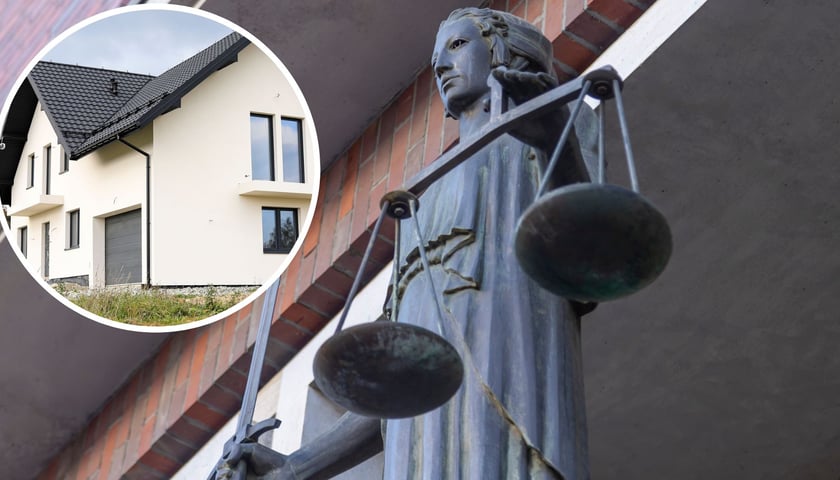 Wejście do Sądu Okręgowego we Wrocławiu, widać rzeźbą Iustitii. W kółku dom jednorodzinny. 