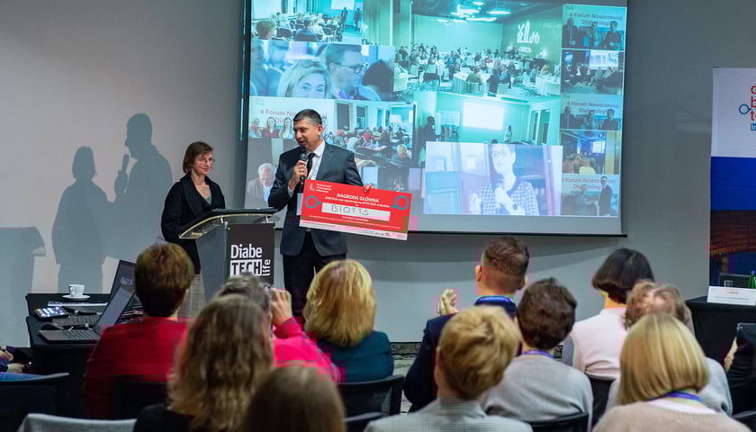 Wręczenie nagrody podczas 5 Forum Nowoczesnej Diabetologii.