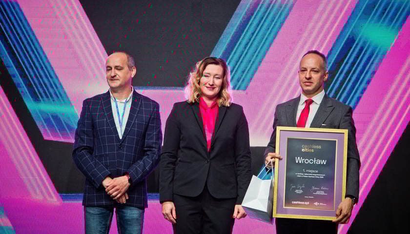 Europejskie Forum Samorządowe - Local Trends 2023. Pierwszy z prawej Przemysław Gałecki, dyrektor Wydziału Komunikacji Społecznej UM Wrocław