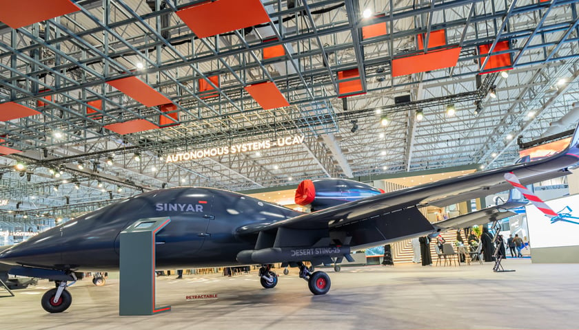 Makieta bojowego bezzałogowca Sinyair, zaprezentowana podczas Dubai Airshow 2023.