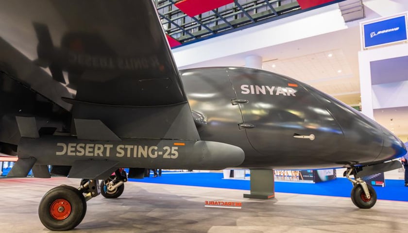 Makieta bojowego bezzałogowca Sinyair, zaprezentowana podczas Dubai Airshow 2023.