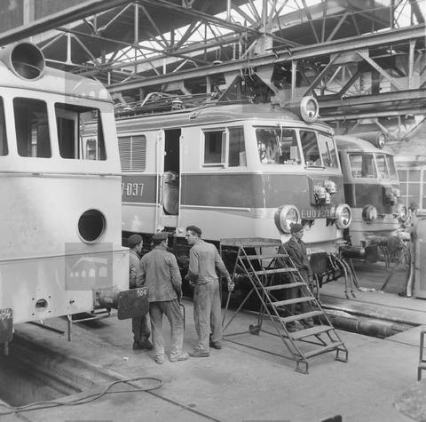 Powiększ obraz: Produkcja lokomotyw w Pafawagu