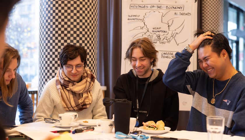 Warsztaty podczas seminarium o sztucznej inteligencji.