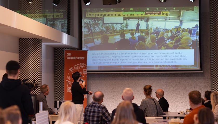Uczestnicy warsztatów w ramach programu „Cities in Placemaking”.