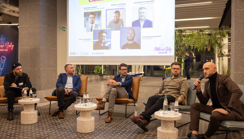 Premiera książki "Ciemna strona startupów" Szymona Janiaka