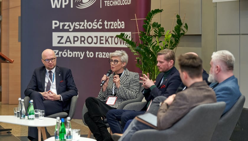 Uczestnicy konferencji inaugurującej powstanie Europejski Hub Innowacji Cyfrowych - WRO4digITal.