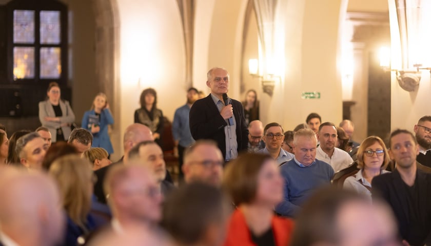 Przedsiębiorcy uczestniczący w spotkaniu z samorządowcami.