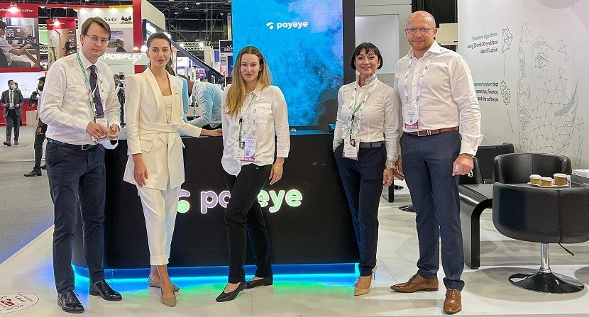 Zespół wrocławskiego PayEye na targach Gitex w Dubaju, październik 2021 r. 