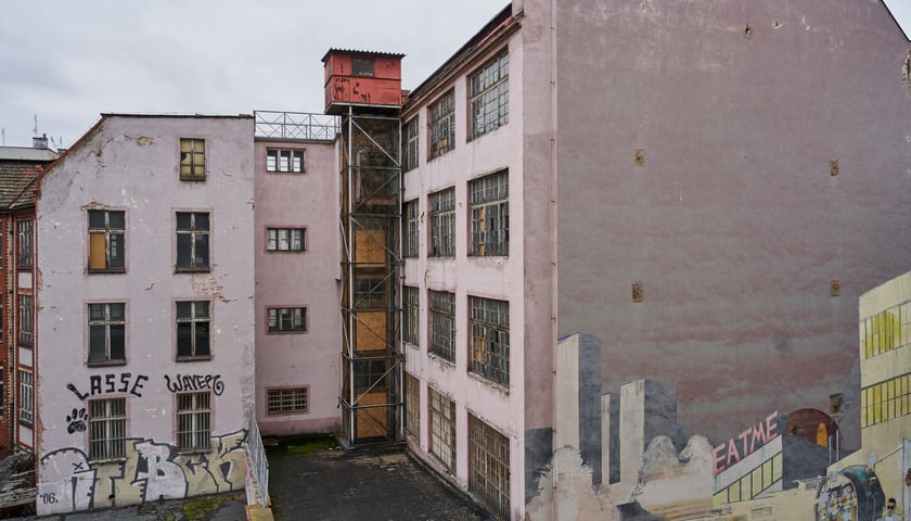 Powiększ obraz: Dawna fabryka tytoniu przy ul. Stawowej 10  (zdjęcia wykonane w lutym 2023 r.)
