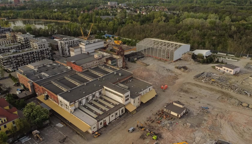 Rozbiórka budynków fabryki Persan (dawnej tam była Pollena) w kwietniu 2024 roku przy ul. Krakowskiej