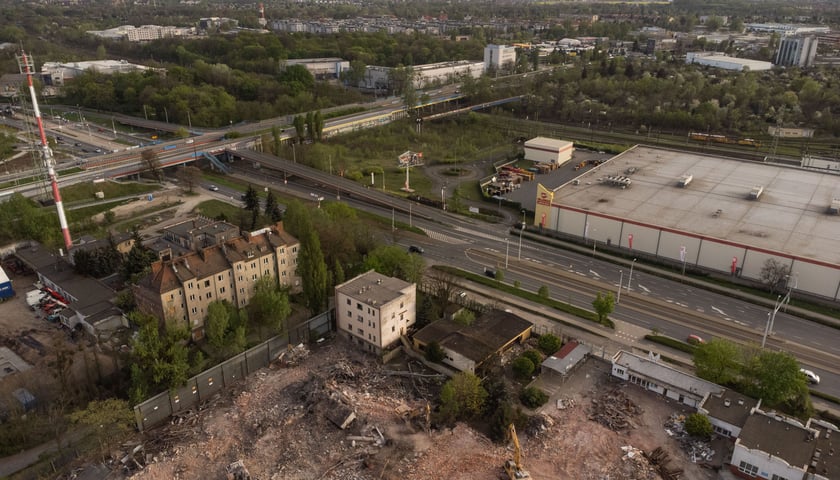 Rozbiórka budynków fabryki Persan (dawnej tam była Pollena) w kwietniu 2024 roku przy ul. Krakowskiej