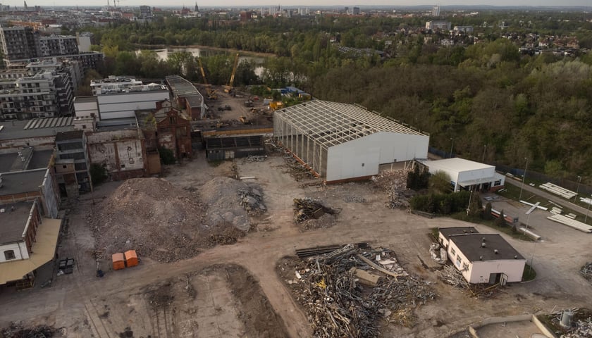 Rozbiórka budynków fabryki Persan (dawnej tam była Pollena) w kwietniu 2024 roku przy ul. Krakowskiej
