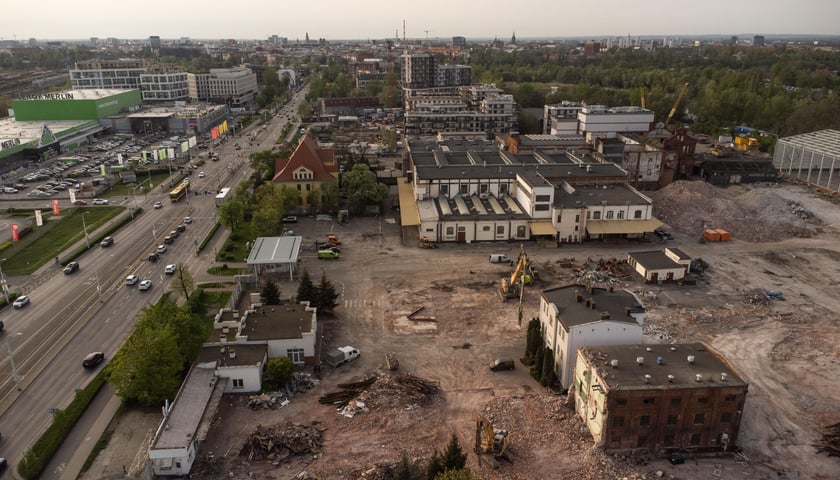 Rozbiórka budynków fabryki Persan (dawnej tam była Pollena) w kwietniu 2024 roku przy ul. Krakowskiej