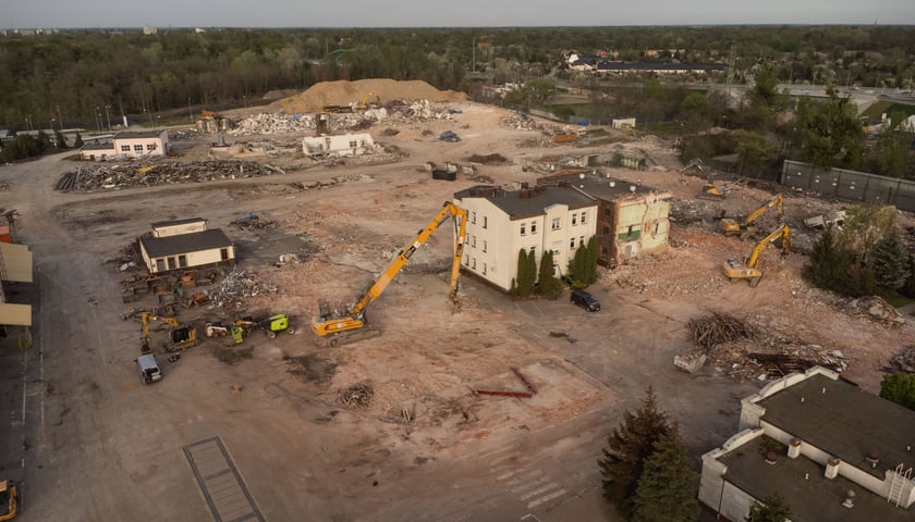 Rozbiórka budynków fabryki Persan (dawnej tam była Pollena) w kwietniu 2024 roku przy ul. Krakowskiej