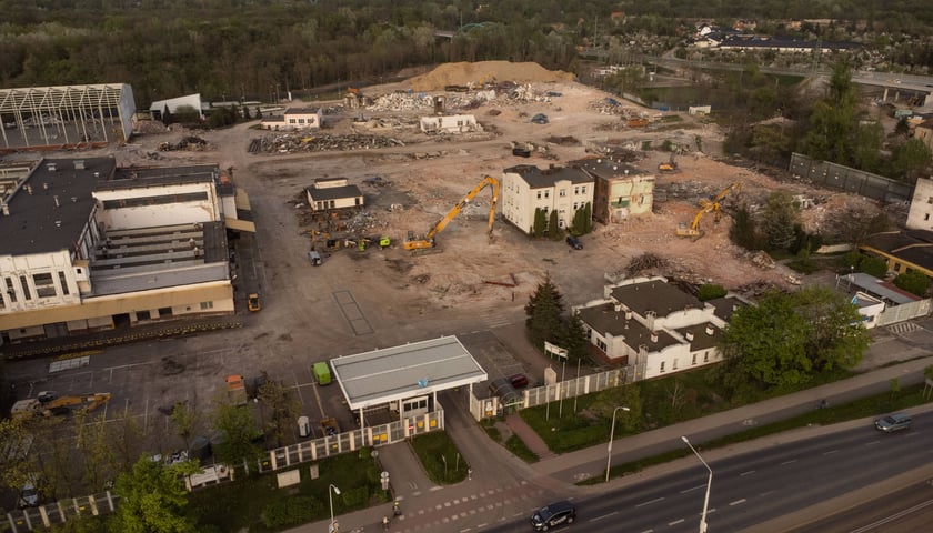 Rozbiórka budynków fabryki Persan (dawnej tam była Pollena) w kwietniu 2024 roku przy ul. Krakowskiej