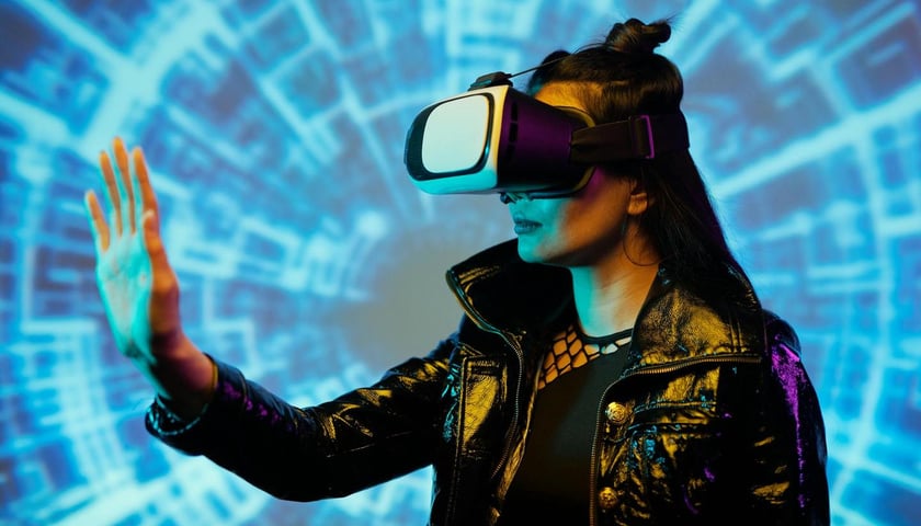 Kobieta w goglach VR, Coventry University Wrocław