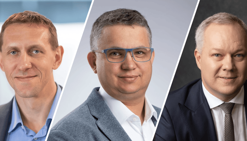 Trzech mężczyzn, jeden w okularach. Grzegorz Wołodko, Mateusz Sztukowski, Piotr Siuda