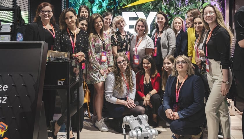 Grupa kobiet, EY GDS Poland
