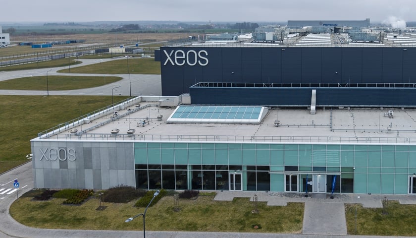 Spółka GE Aerospace ogłosiła w poniedziałek 24 marca oficjalne otwarcie nowoczesnego zakładu obsługi technicznej silników lotniczych XEOS w Środzie Śląskiej koło Wrocławia
