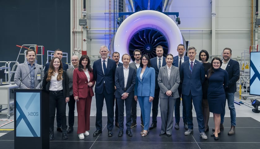 Spółka GE Aerospace ogłosiła w poniedziałek 24 marca oficjalne otwarcie nowoczesnego zakładu obsługi technicznej silników lotniczych XEOS w Środzie Śląskiej koło Wrocławia