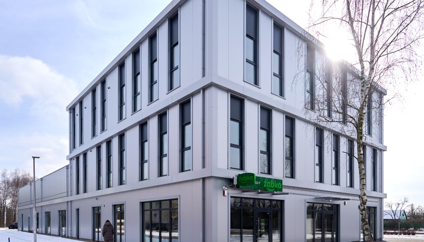 Centrum handlowo-usługowe u zbiegu ulic Wojanowskiej i Arachidowej, 20 lutego 2026 r.