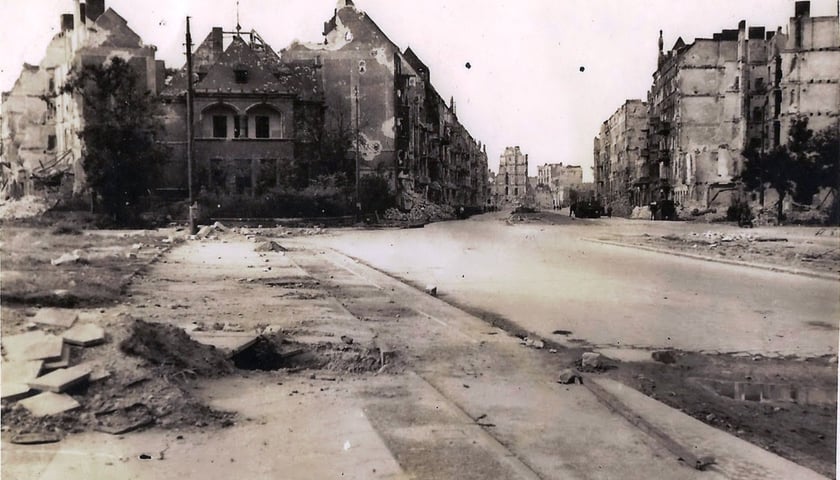 Widok na zniszczoną willę, rok 1945
