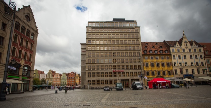 Rynek 9/11, biurowiec dawnego Banku Zachodniego WBK