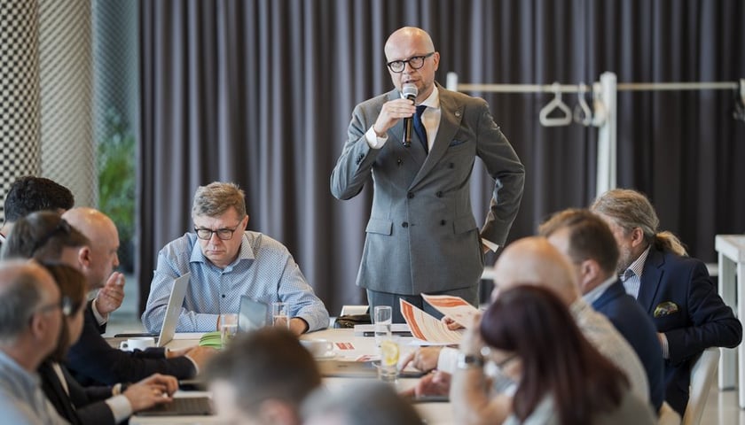 Jakub Mazur i inni uczestnicy spotkania metropolitalnego w Barbarze we Wrocławiu (24 lipca 2025)