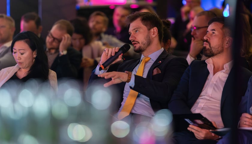 <p>Uczestnicy gali finałowej Made in Wrocław - 16 października 2025 - pytania od jury</p>