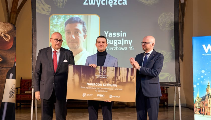 Kulinarne Grand Prix Wrocławia, gala w Sali Wielkiej Starego Ratusza, Wrocław, 22 października 2025. W środku Yassin Bugajny