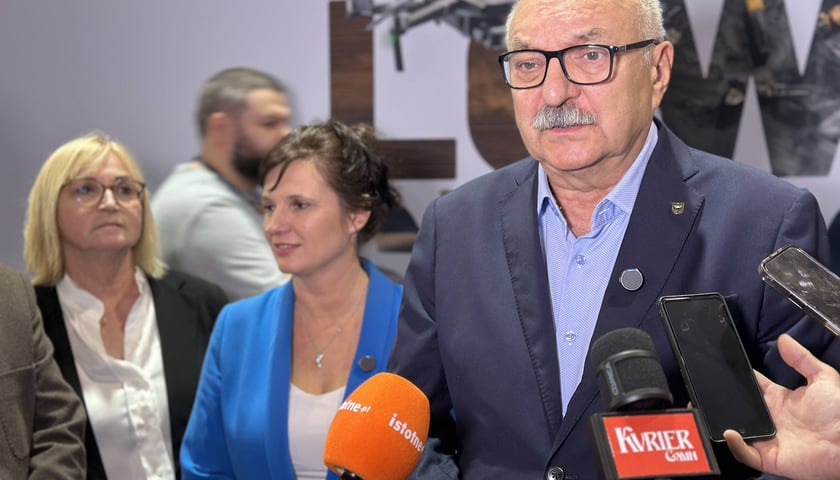 <p>Cezary Przybylski</p>