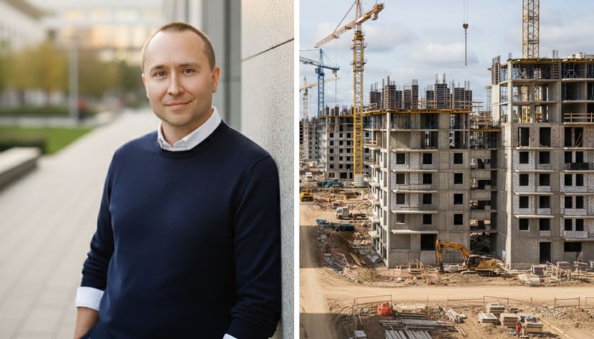 Uśmiechnięty mężczyzna oparty o ścianę, budowa domów, w tle dźwigi. Piotr Wiak – ekspert i analityk rynku mieszkaniowego