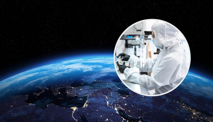 Ziemia widziana z kosmosu, kobieta w laboratorium Scanway. Wrocławski Scanway podpisał globalną umowę wartą miliony na dostawę instrumentów optycznych i sprzedaż danych satelitarnych.