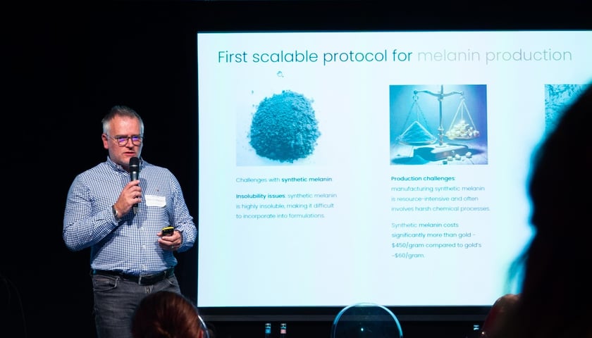 Prof. Marcin Majka podczas wystąpienia w Berlinie w ramach study visit związanej z acceleratorem BioForum