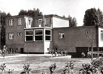 Powiększ obraz: Dom nr 28, proj. Emil Lange, widok od ogrodu (pd.-zach.), 1929