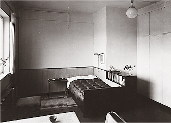 Powiększ obraz: Dom jednorodzinny w zabudowie szeregowej nr 15, proj. Heinrich Lauterbach, sypialnia pani domu, 1929/1930