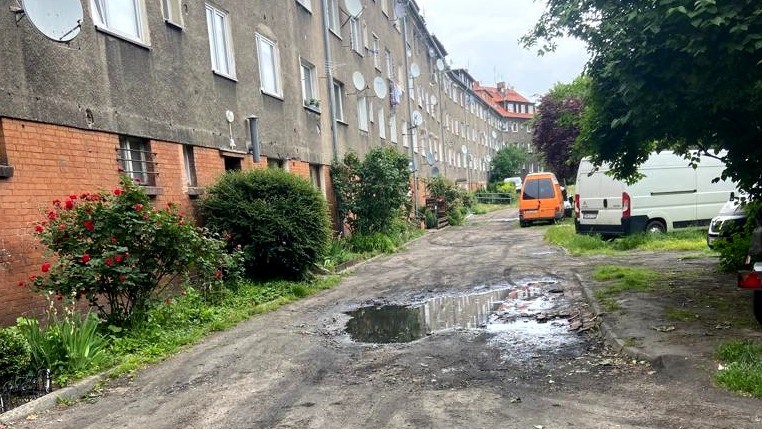 Podwórko przy ul. Łąka Mazurska we Wrocławiu