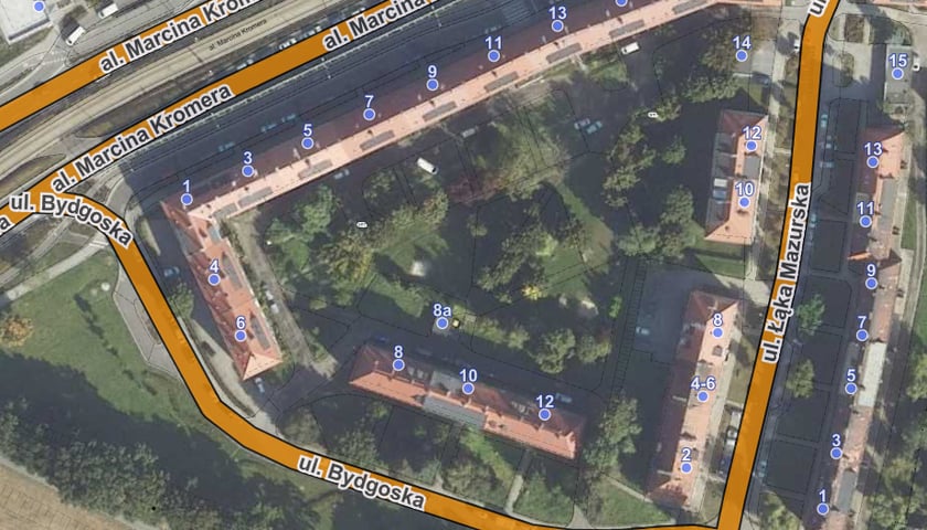 Powiększ obraz: Fotomapa z widokiem podwórka pomiędzy aleją Kromera, ulicą Łąki Mazurskiej i Bydgoską