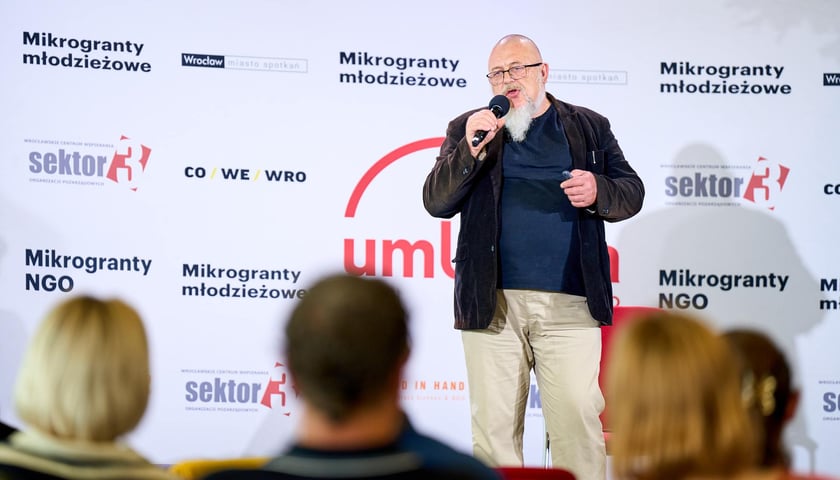 Powiększ obraz: Marek Kamecki, związany przez lata z harcerstwem, obecnie prowadzący fundację Wratislavia Nostra