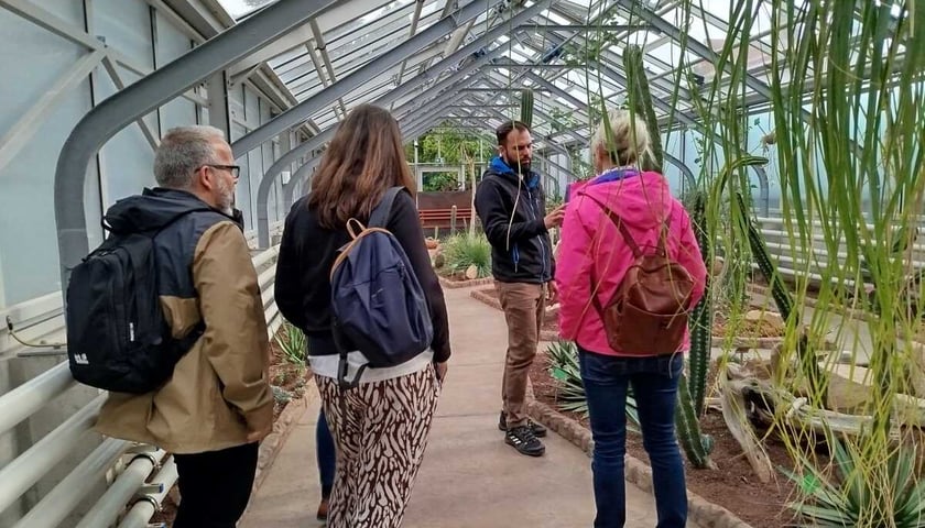 Powiększ obraz: <p>Kaktusiarnia w Ogrodzie Botanicznym. Wizyta studyjna we Wrocławiu w ramach projektu GreenPlace.</p>