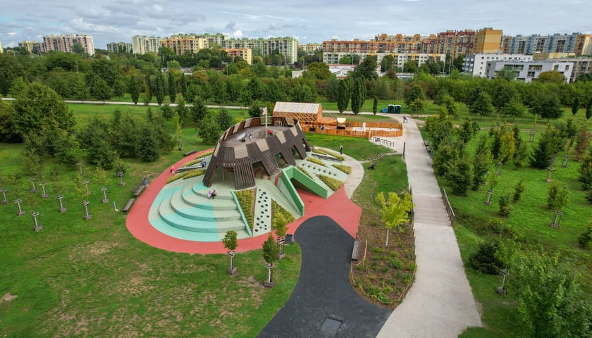 Powiększ obraz: Plac zabaw Średniowieczny Wrocław w parku Tysiąclecia.