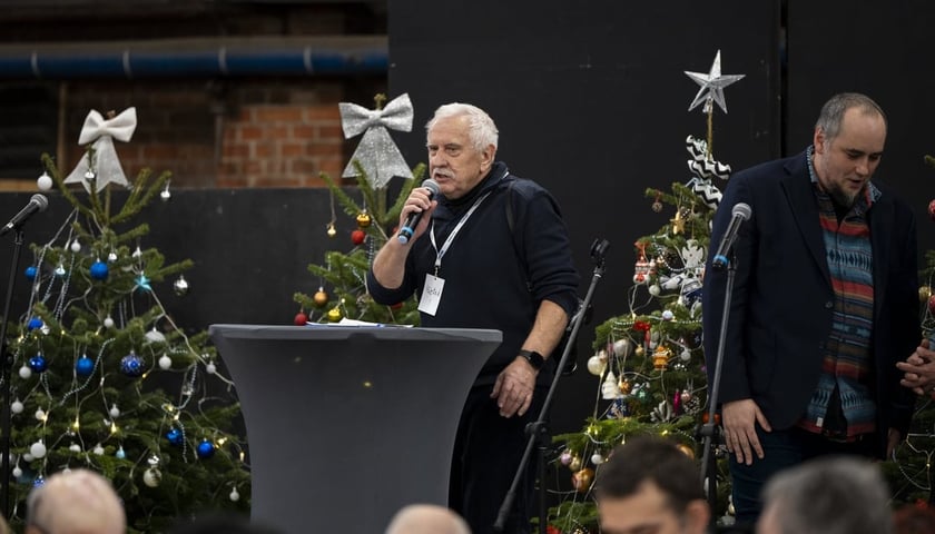 Mieczysław Michalak, organizator Wigilii Pełnej Ciepła w Czasoprzestrzeni. Zdjęcie archiwalne z 2024 roku.