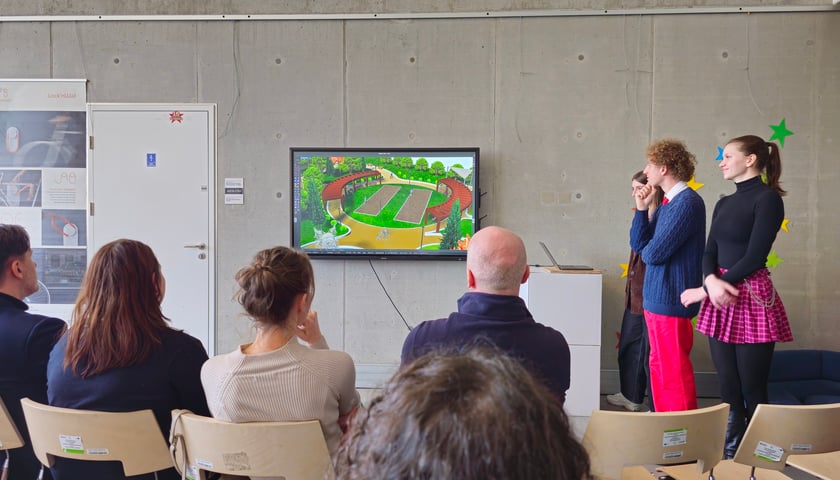 Projekt „Przyjazne Miasto” realizowany przez Smart City Wrocław oraz Katedrę Wzornictwa Akademii Sztuk Pięknych im. Eugeniusza Gepperta i Wydział Mechaniczno-Energetyczny Politechniki Wrocławskiej.