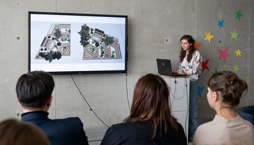 Projekt „Przyjazne Miasto” realizowany przez Smart City Wrocław oraz Katedrę Wzornictwa Akademii Sztuk Pięknych im. Eugeniusza Gepperta i Wydział Mechaniczno-Energetyczny Politechniki Wrocławskiej.