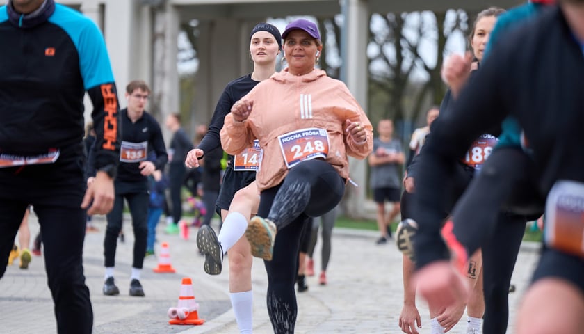 Powiększ obraz: Rozgrzewka, trening i bieg kontrolny przed p&oacute;łmaratonem. Wrocław, 12.04.2026