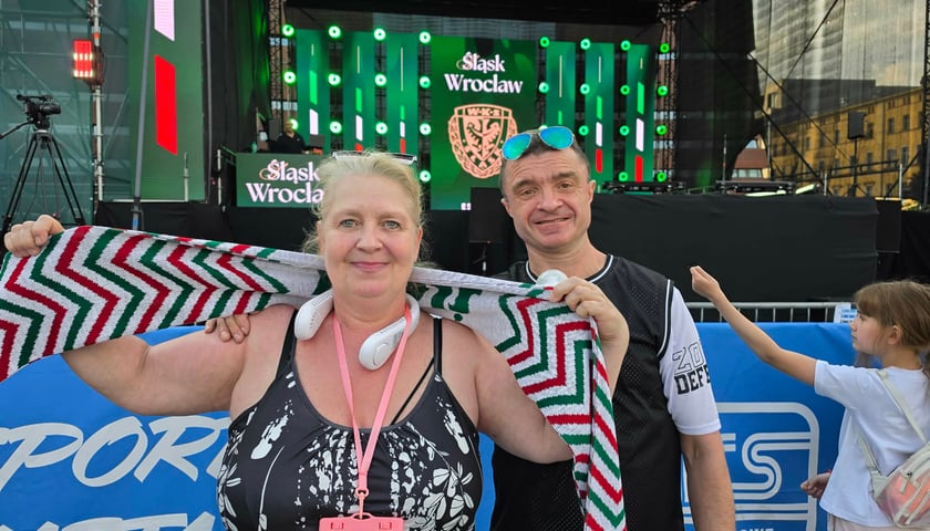 Powiększ obraz: <p>Pani Anna Pawlak kibicowała Śląskowi w strefie kibica, Wrocław 24.05.2026</p>