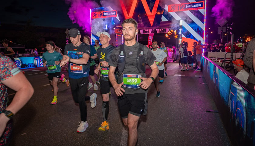 Powiększ obraz: 12. Tarczyński Nocny Wrocław Półmaraton - uczestnicy
