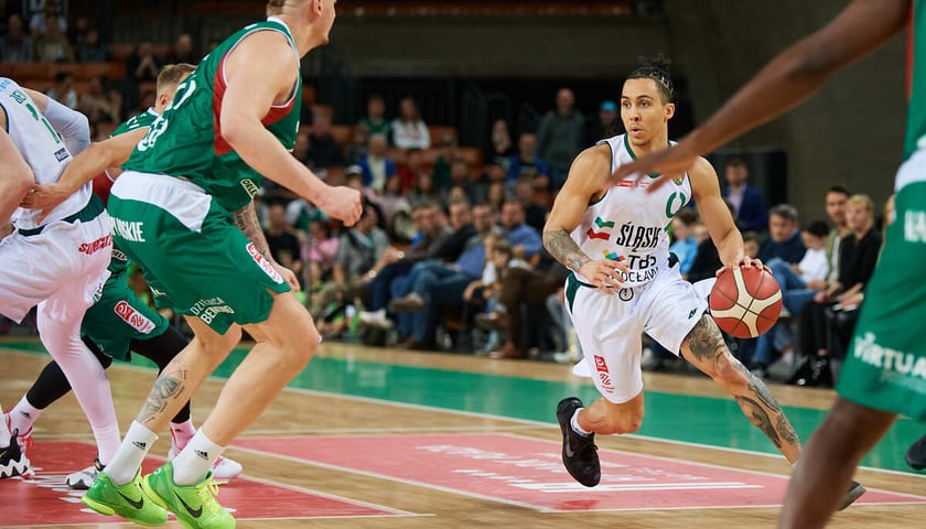 Powiększ obraz: Po raz kolejny znakomite spotkanie rozegrał lider Śląska, Travis Trice